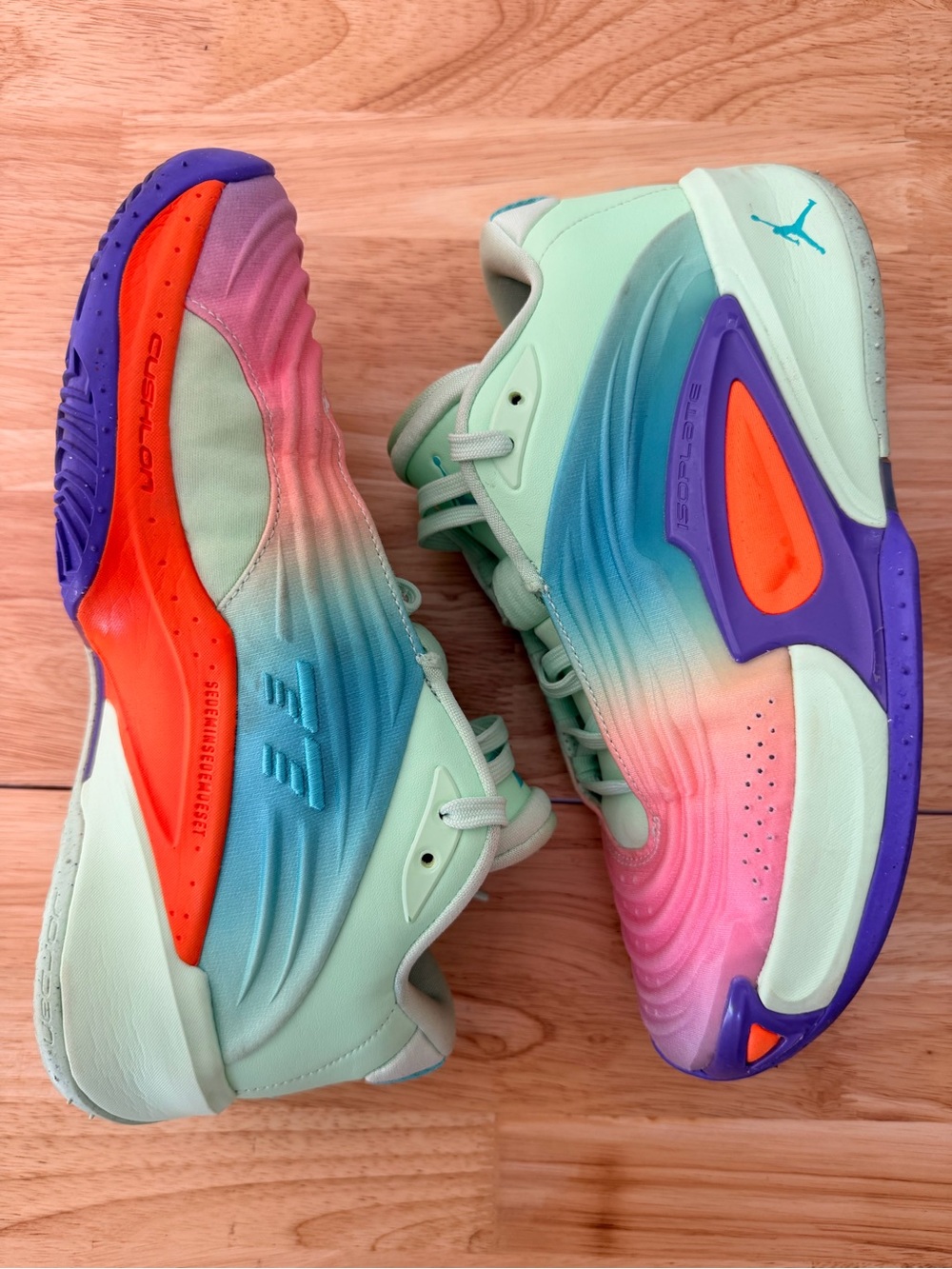 Jordan Men’s size 8.5/ Women’s size 10 Gradient Mint & Pink Basketball Shoes